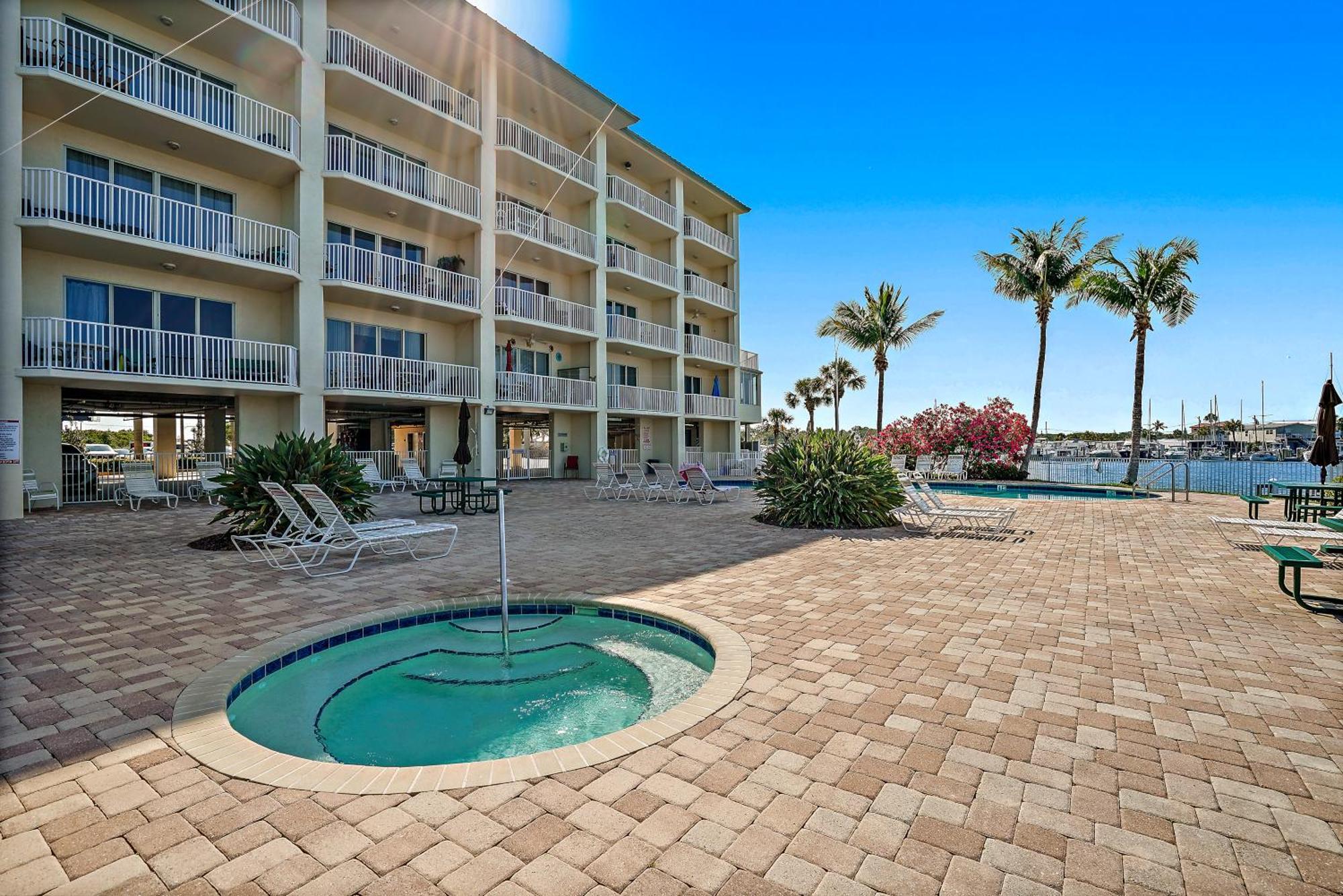 Oceanfront Luxury Condo! Mins To Beach! Rum Bar Next Door! São Petersburgo Exterior foto